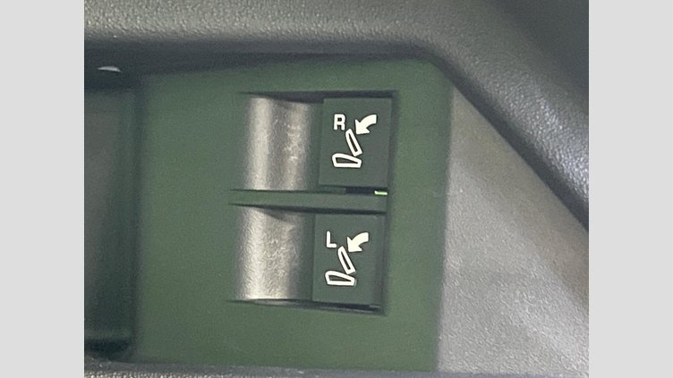 2016 認定中古車 Land Rover Discovery Sport Santorini Black 2.0 litre Si4 Petrol SE