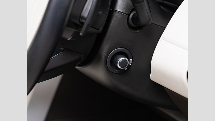 2018 認定中古車 Land Rover Discovery Corris Grey 3.0 litre V6 Supercharged Petrol HSE 5人乗り