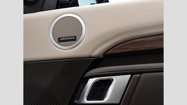 2018 認定中古車 Land Rover Discovery Corris Grey 3.0 litre V6 Supercharged Petrol HSE 5人乗り