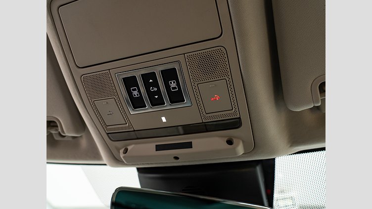 2018 認定中古車 Land Rover Discovery Corris Grey 3.0 litre V6 Supercharged Petrol HSE 5人乗り