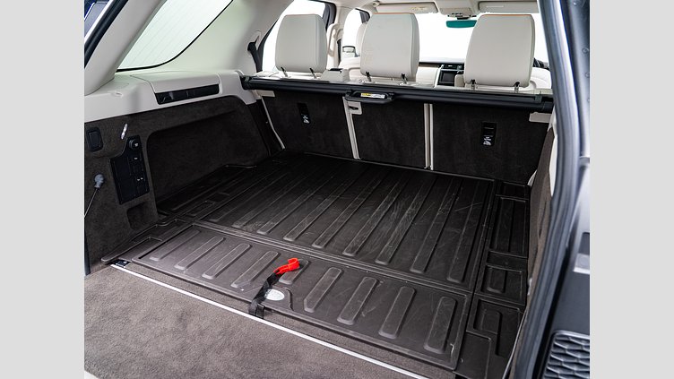 2018 認定中古車 Land Rover Discovery Corris Grey 3.0 litre V6 Supercharged Petrol HSE 5人乗り