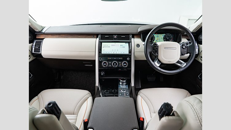 2018 認定中古車 Land Rover Discovery Corris Grey 3.0 litre V6 Supercharged Petrol HSE 5人乗り