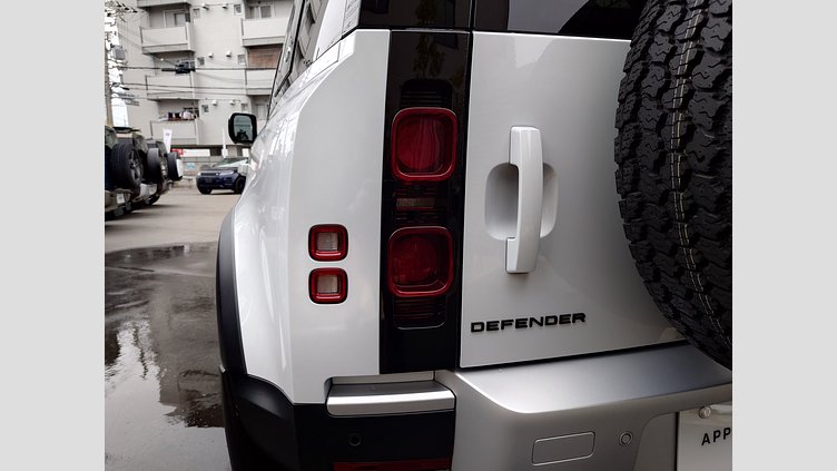 2023 認定中古車 Land Rover Defender 110 ユーロンホワイト D300 AWD（AT） S
