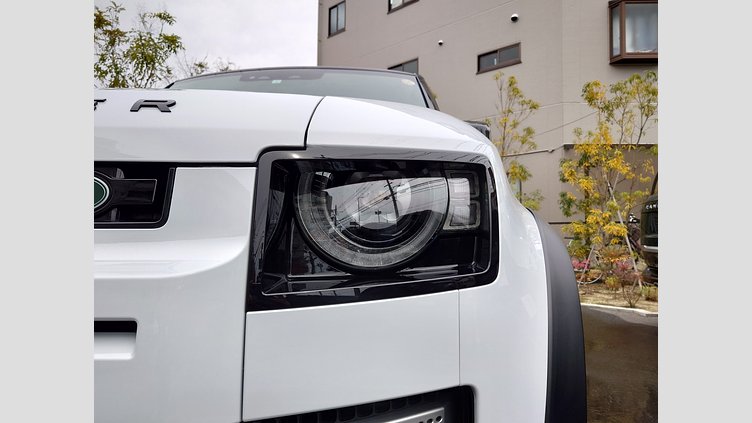 2023 認定中古車 Land Rover Defender 110 ユーロンホワイト D300 AWD（AT） S