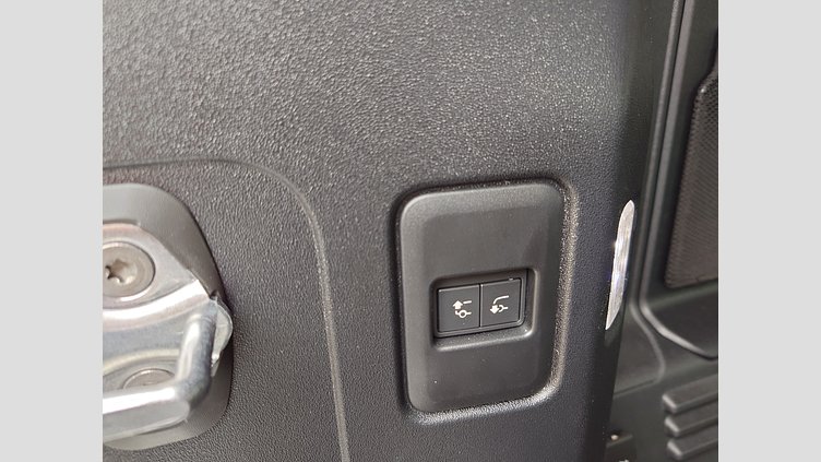 2023 認定中古車 Land Rover Defender 110 ユーロンホワイト D300 AWD（AT） S