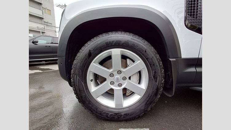 2023 認定中古車 Land Rover Defender 110 ユーロンホワイト D300 AWD（AT） S