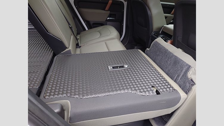 2023 認定中古車 Land Rover Defender 110 ユーロンホワイト D300 AWD（AT） S