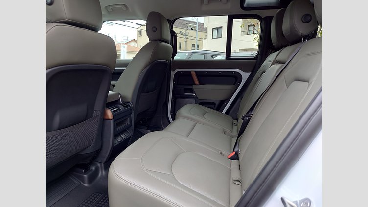 2023 認定中古車 Land Rover Defender 110 ユーロンホワイト D300 AWD（AT） S