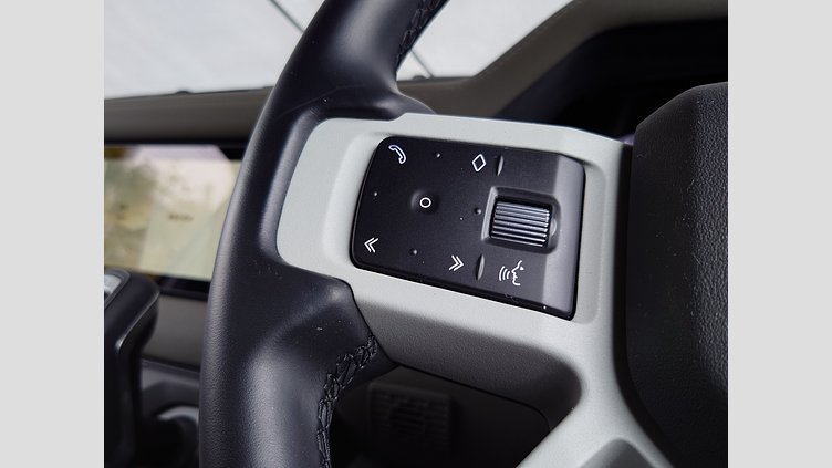 2023 認定中古車 Land Rover Defender 110 ユーロンホワイト D300 AWD（AT） S