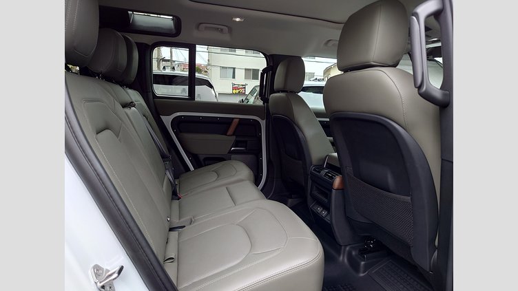 2023 認定中古車 Land Rover Defender 110 ユーロンホワイト D300 AWD（AT） S