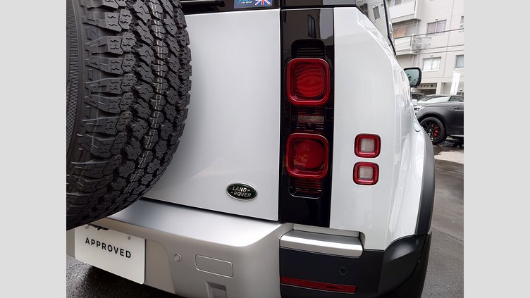 2023 認定中古車 Land Rover Defender 110 ユーロンホワイト D300 AWD（AT） S