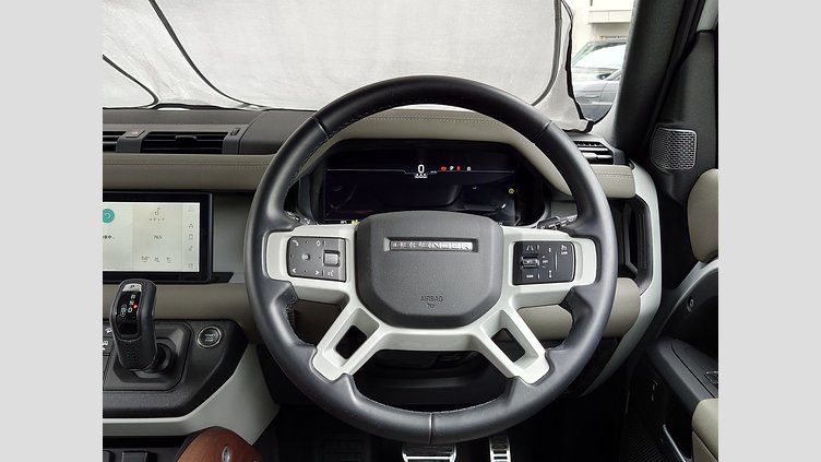 2023 認定中古車 Land Rover Defender 110 ユーロンホワイト D300 AWD（AT） S