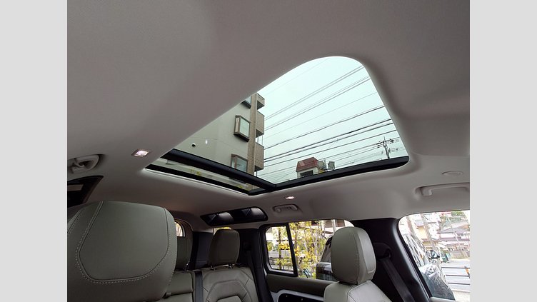 2023 認定中古車 Land Rover Defender 110 ユーロンホワイト D300 AWD（AT） S