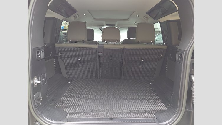 2023 認定中古車 Land Rover Defender 110 ユーロンホワイト D300 AWD（AT） S