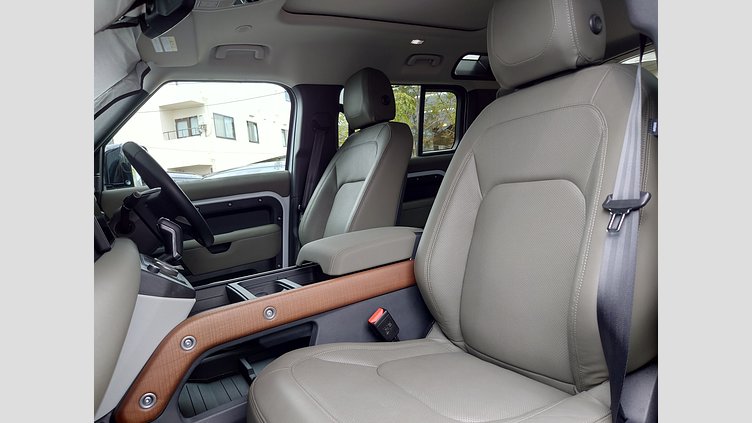 2023 認定中古車 Land Rover Defender 110 ユーロンホワイト D300 AWD（AT） S