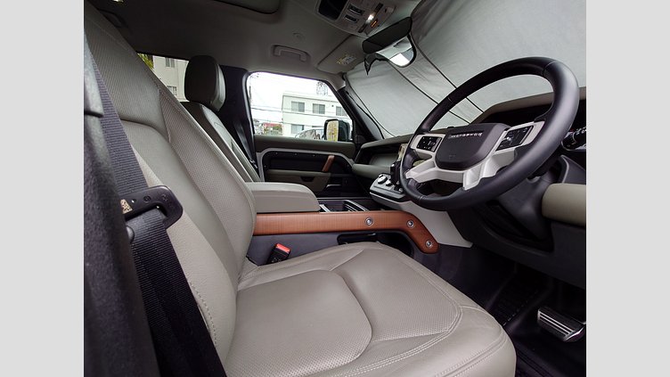2023 認定中古車 Land Rover Defender 110 ユーロンホワイト D300 AWD（AT） S