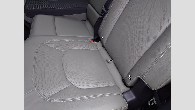 2023 認定中古車 Land Rover Defender 110 ユーロンホワイト D300 AWD（AT） S