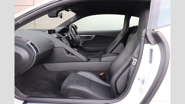 2020 認定中古車 Jaguar F-Type ユーロンホワイト P300 オートマチック 後輪駆動 F-TYPEクーペ R-DYNAMIC