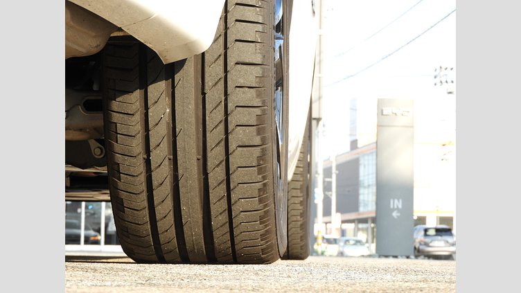 2024 認定中古車 Jaguar F-Pace オストゥーニパールホワイト P400e ガソリン プラグインハイブリッド R-DYNAMIC HSE