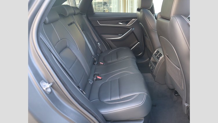 2024 認定中古車 Jaguar F-Pace オストゥーニパールホワイト P400e ガソリン プラグインハイブリッド R-DYNAMIC HSE