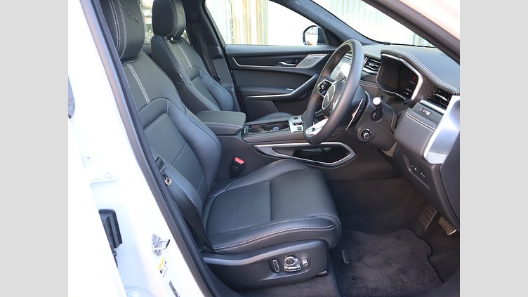 2024 認定中古車 Jaguar F-Pace オストゥーニパールホワイト P400e ガソリン プラグインハイブリッド R-DYNAMIC HSE