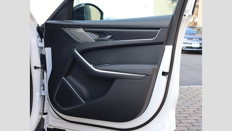 2024 認定中古車 Jaguar F-Pace オストゥーニパールホワイト P400e ガソリン プラグインハイブリッド R-DYNAMIC HSE