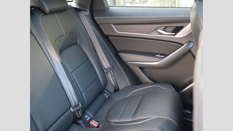 2024 認定中古車 Jaguar F-Pace オストゥーニパールホワイト P400e ガソリン プラグインハイブリッド R-DYNAMIC HSE