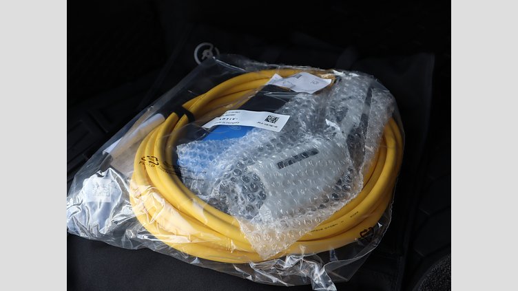 2024 認定中古車 Jaguar F-Pace オストゥーニパールホワイト P400e ガソリン プラグインハイブリッド R-DYNAMIC HSE