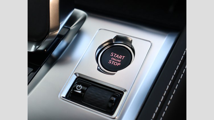 2024 認定中古車 Jaguar F-Pace オストゥーニパールホワイト P400e ガソリン プラグインハイブリッド R-DYNAMIC HSE