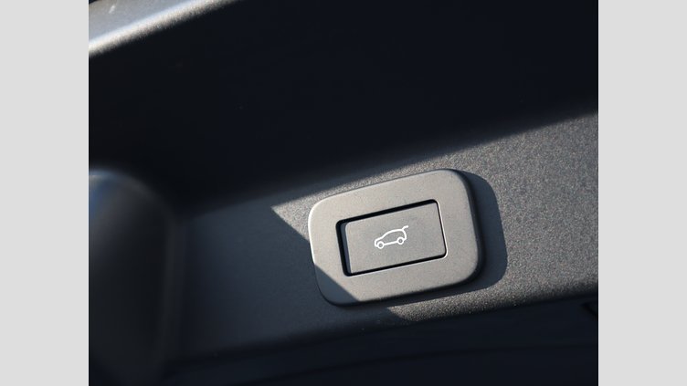 2024 認定中古車 Jaguar F-Pace オストゥーニパールホワイト P400e ガソリン プラグインハイブリッド R-DYNAMIC HSE