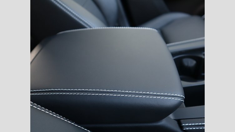 2024 認定中古車 Jaguar F-Pace オストゥーニパールホワイト P400e ガソリン プラグインハイブリッド R-DYNAMIC HSE