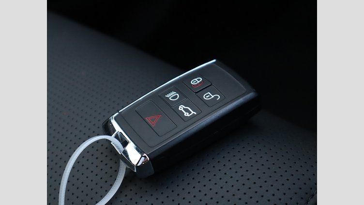 2024 認定中古車 Jaguar F-Pace オストゥーニパールホワイト P400e ガソリン プラグインハイブリッド R-DYNAMIC HSE