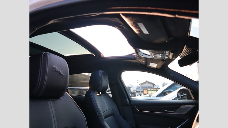 2024 認定中古車 Jaguar F-Pace オストゥーニパールホワイト P400e ガソリン プラグインハイブリッド R-DYNAMIC HSE