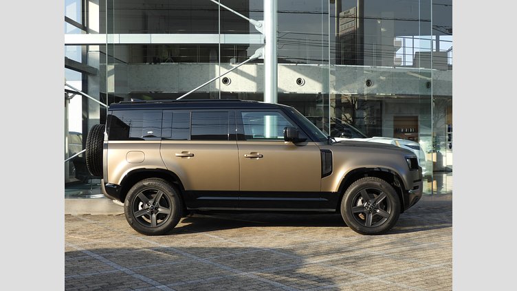 2022 認定中古車 Land Rover Defender 110 ゴンドワナストーン D300 AWD（AT） X-DYNAMIC SE