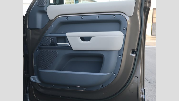 2022 認定中古車 Land Rover Defender 110 ゴンドワナストーン D300 AWD（AT） X-DYNAMIC SE