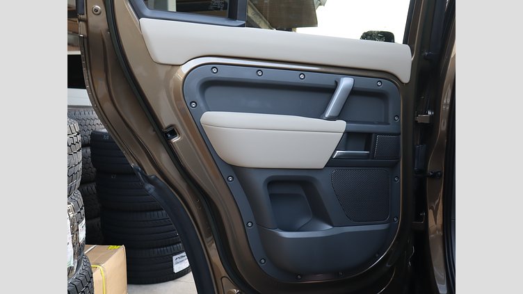 2022 認定中古車 Land Rover Defender 110 ゴンドワナストーン D300 AWD（AT） X-DYNAMIC SE