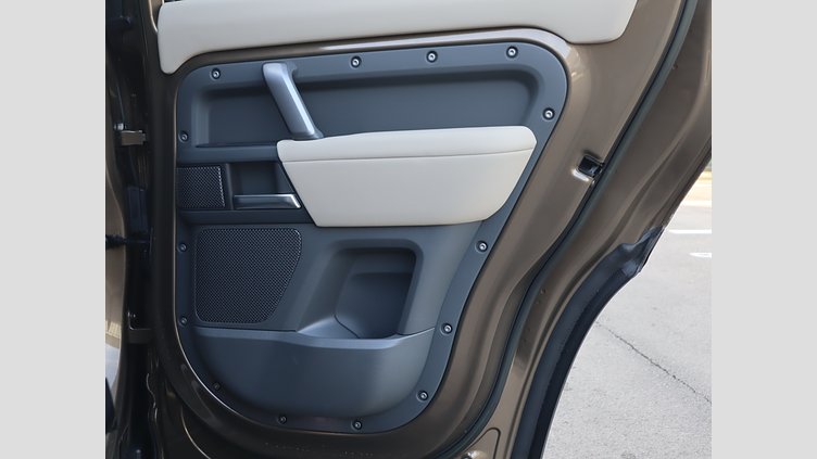 2022 認定中古車 Land Rover Defender 110 ゴンドワナストーン D300 AWD（AT） X-DYNAMIC SE