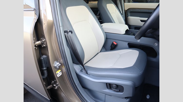 2022 認定中古車 Land Rover Defender 110 ゴンドワナストーン D300 AWD（AT） X-DYNAMIC SE