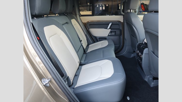 2022 認定中古車 Land Rover Defender 110 ゴンドワナストーン D300 AWD（AT） X-DYNAMIC SE