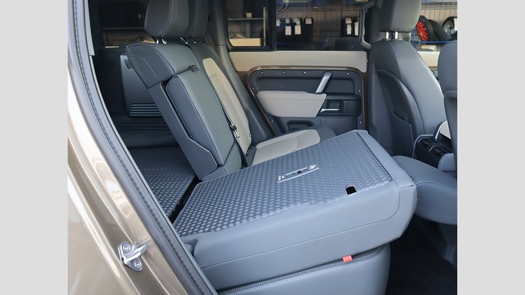 2022 認定中古車 Land Rover Defender 110 ゴンドワナストーン D300 AWD（AT） X-DYNAMIC SE