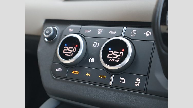 2022 認定中古車 Land Rover Defender 110 ゴンドワナストーン D300 AWD（AT） X-DYNAMIC SE