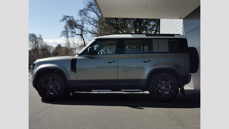 2020 認定中古車 Land Rover Defender 110 Pangea Green 2.0 litre i4P Petrol ベース