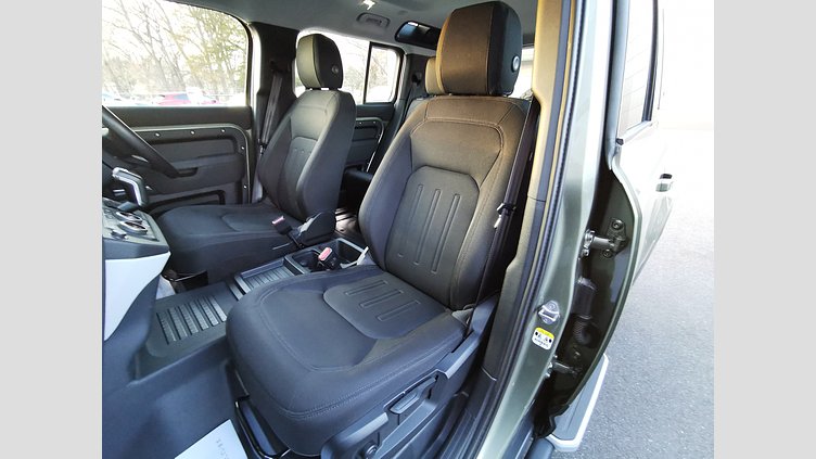 2020 認定中古車 Land Rover Defender 110 Pangea Green 2.0 litre i4P Petrol ベース