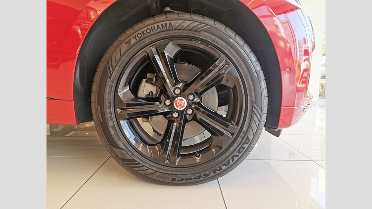 2016 認定中古車 Jaguar F-Pace Firenze Red 3.0L　Supercharged Rスポーツ