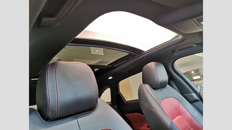 2016 認定中古車 Jaguar F-Pace Firenze Red 3.0L　Supercharged Rスポーツ