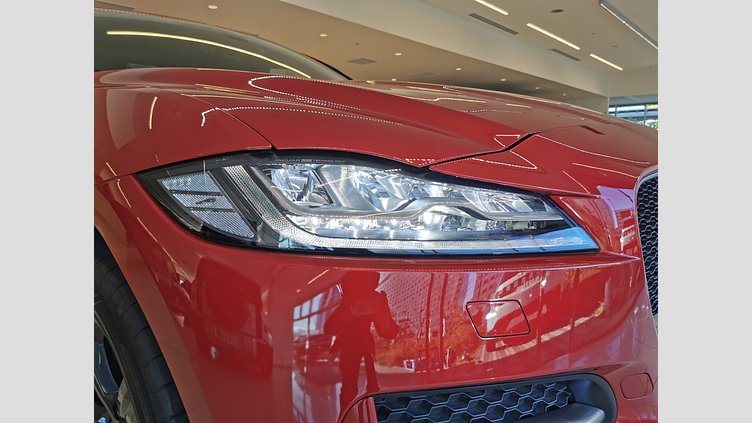 2016 認定中古車 Jaguar F-Pace Firenze Red 3.0L　Supercharged Rスポーツ