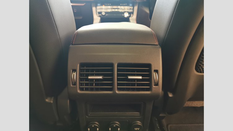 2016 認定中古車 Jaguar F-Pace Firenze Red 3.0L　Supercharged Rスポーツ