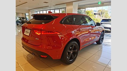 F-Pace 13