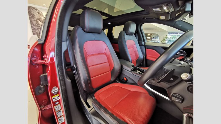 2016 認定中古車 Jaguar F-Pace Firenze Red 3.0L　Supercharged Rスポーツ