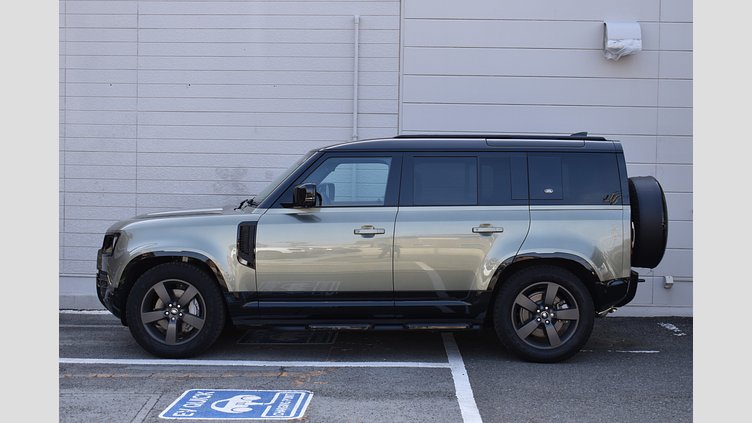 2024 認定中古車 Land Rover Defender 110 パンゲアグリーン D300 AWD（AT） X-DYNAMIC HSE